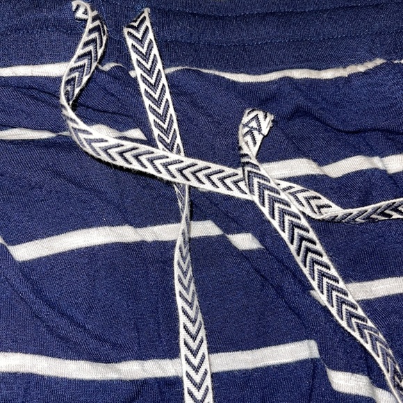 Max Studio Striped Knee Length Skirt W/ Pockets - Picture 8 of 8